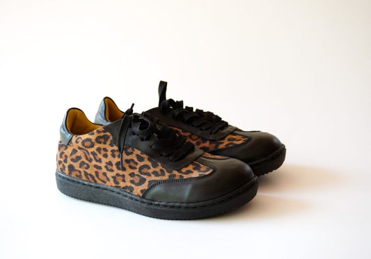 zapatilla huiña negra